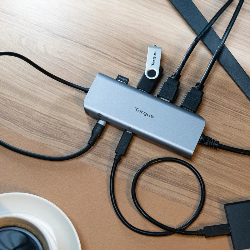 Dual Video Mobile Dock mit 140W EPR Pass-Thru