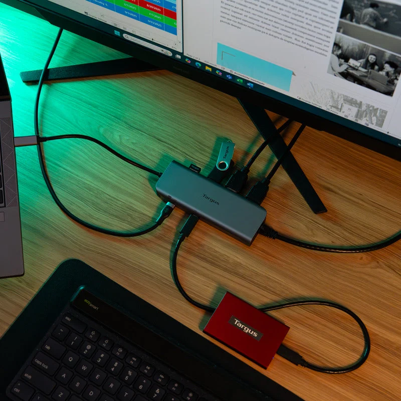 Dual Video Mobile Dock mit 140W EPR Pass-Thru