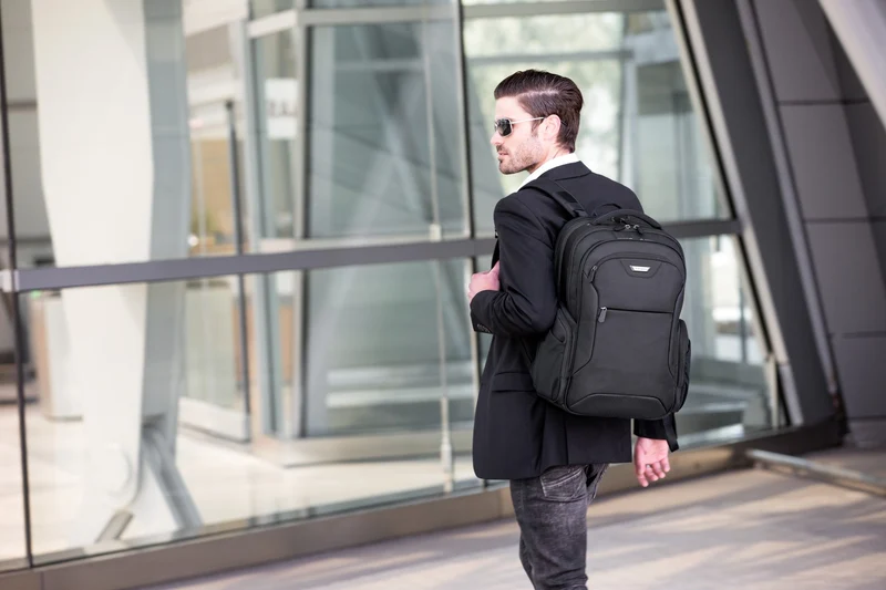 15,6" Corporate Traveller Laptop Rucksack - Schwarz
