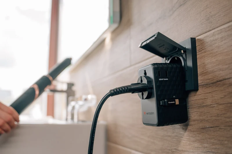 Verbatim Ladeadapter, Charge'n'Travel, GaN III, 70W, 2x USB-C Kabel integriert 1x USB-A QC, 3x USB-C PD, 100-250V, Retail