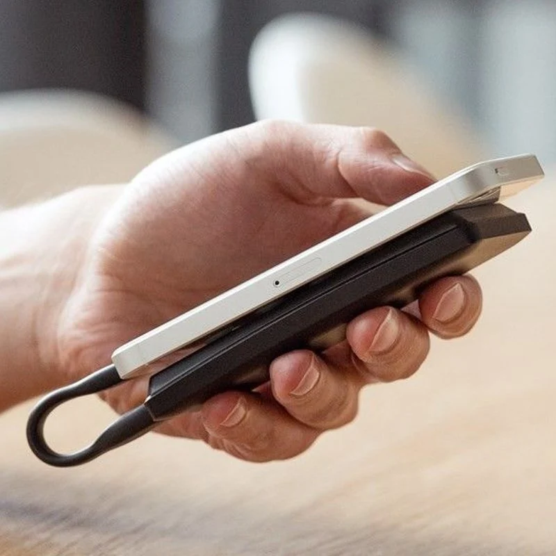 Goobay Powerbank mit Saugnäpfen für die Befestigung an der Rückseite Ihres Smartphones
