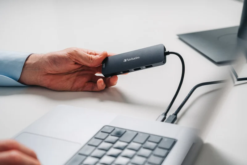 Verbatim Hub, Multiport, CMH-08, 3x USB 3.2-A, USB 3.2-C 2x HDMI 4K, SD, microSD, USB 3.1-C Kabel, Retail