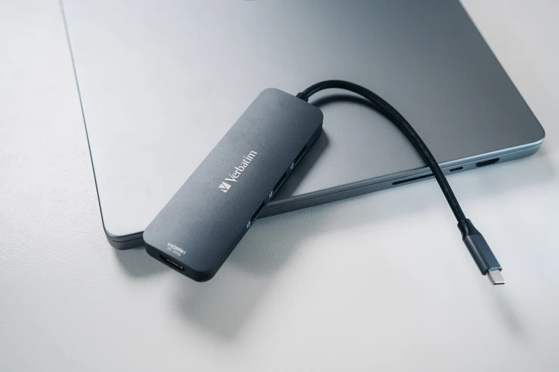 Verbatim Hub, Multiport, CMH-08, 3x USB 3.2-A, USB 3.2-C 2x HDMI 4K, SD, microSD, USB 3.1-C Kabel, Retail