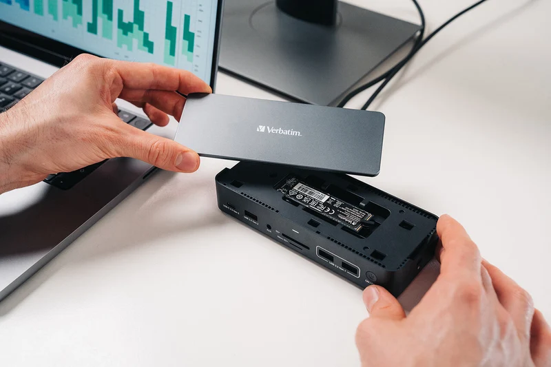 Verbatim Docking Station, USB-C Pro, CDS-15S, 15-Port 4x USB 2.0/3.2-A, 2x USB 3.2-C, 2x HDMI 8K, DP, RJ45, Audio, SD, microSD, SSD M2