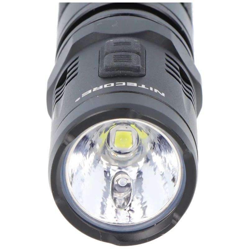 Nitecore MT10C LED-Taschenlampe mit bis zu 920 Lumen, Multitask Taschenlampe, mit zwei Side-Switches und Rotlicht-Mode