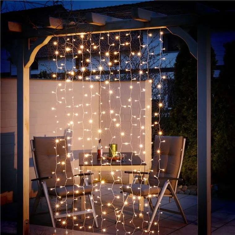 Goobay 300er LED-Lichtervorhang - mit Fernbedienung, Timer-Funktion, 8 Leuchtmodi, Dimmer, USB- und Batteriebetrieb, warm-weiß (3000 K)