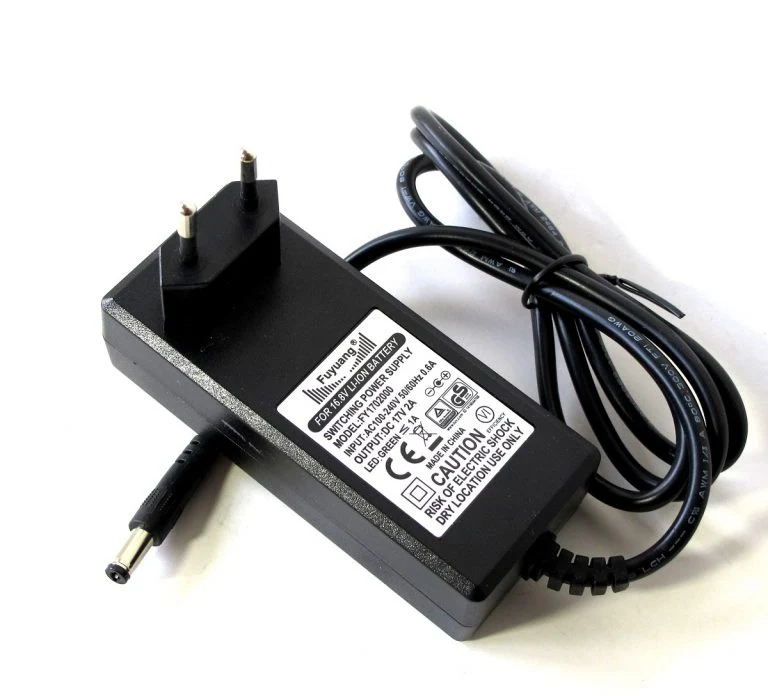 Fuyuang 14,4V-14,8V (17V) Li-Ion-Ladegerät 4S + DC-Plug (5,5mm-2,1mm)