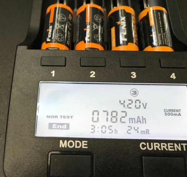 Fenix CR123 A Li-ion Batterie wiederaufladbar 3,6-3,7 Volt min.700mAh, typisch 760mAh, max. 820mAh, 35x16mm mit AkkuShop Transportbox