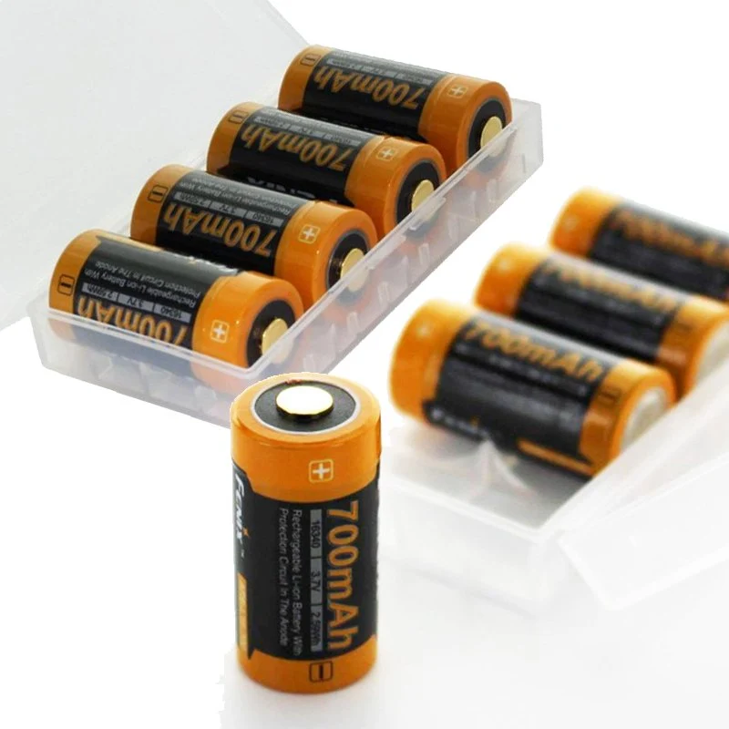 AccuCell 8fach Schnell-Ladegerät und 8 Stück CR123 A Li-Ion Akku mit 3,7 Volt, 760mAh