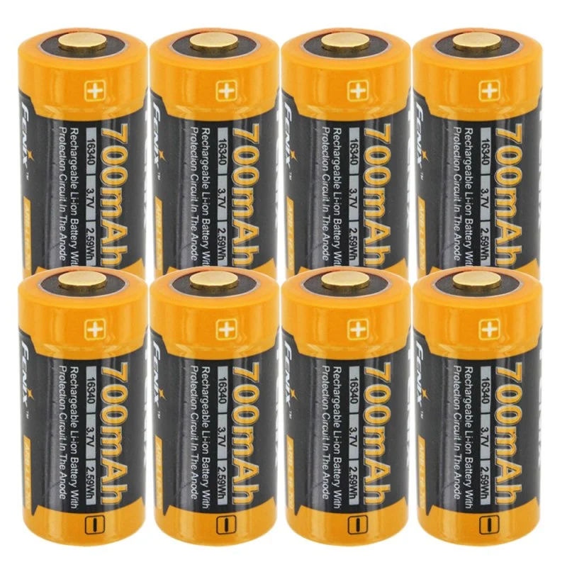 AccuCell 8fach Schnell-Ladegerät und 8 Stück CR123 A Li-Ion Akku mit 3,7 Volt, 760mAh