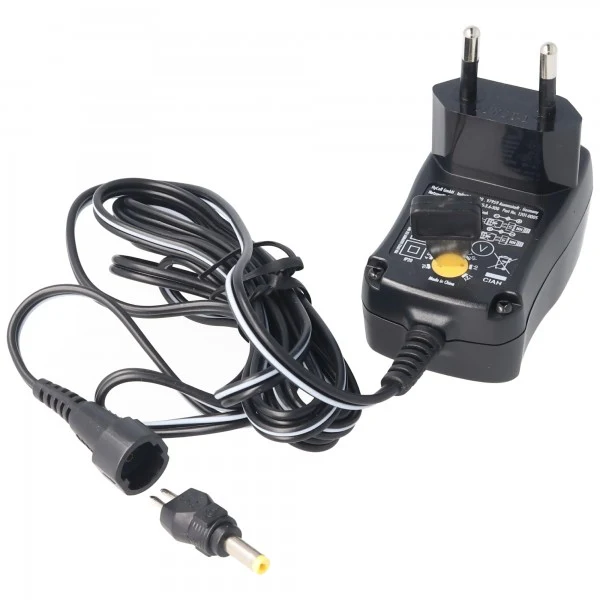 AccuCell 3 Volt bis 12 Volt Universal-Netzteil inklusive 1 USB- und 8 DC-Adaptern, max. 3,6 W und 0,3A