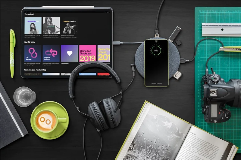 Goobay USB-C 11 in 1 Multiport Dock mit Wireless Fast Charging, vereint die gängigsten Anschlüsse, Stromabgabe 100 W, edle Stoffverzierung