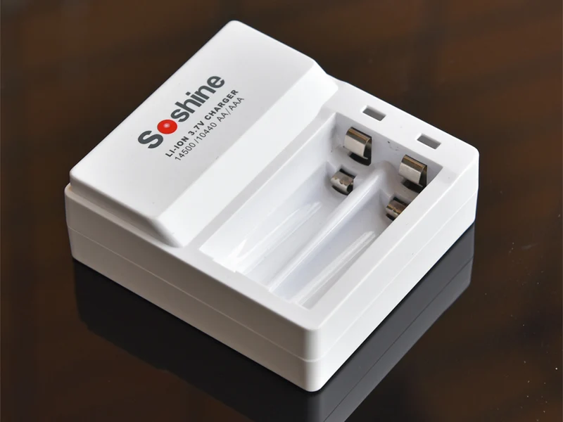 Soshine F7-Li für Li-Ionen 3,6V - 3,7V Akkus 10440/14500