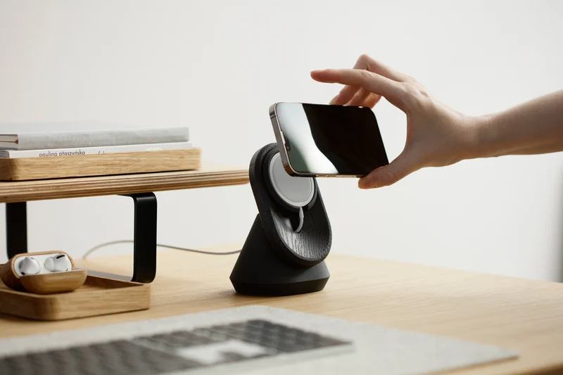 MagSafe iPhone Stand