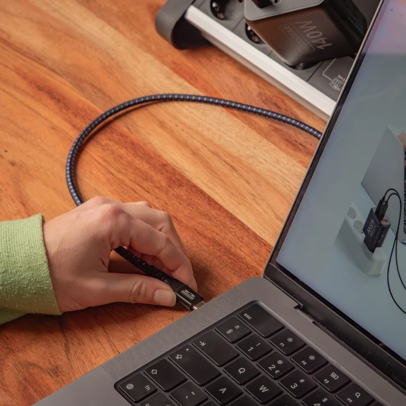 MOJOGEAR USB-C zu USB-C Kabel 240W 40Gbps USB 4.0 - 3m