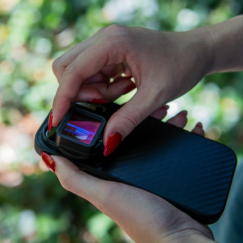 MOJOGEAR 17-mm-Objektivhülle für iPhone 16 – Carbon