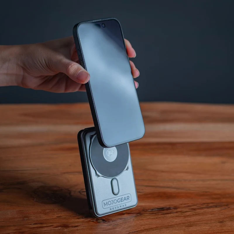 MOJOGEAR NovaMag All-in-1 Powerbank 10.000 mAh – Kabelloses Qi2 & integrierte Kabel – Grau