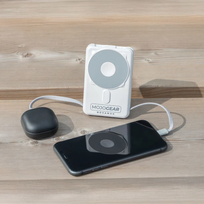MOJOGEAR NovaMag All-in-1 Powerbank 10.000 mAh – Kabelloses Qi2 & integrierte Kabel – Weiß