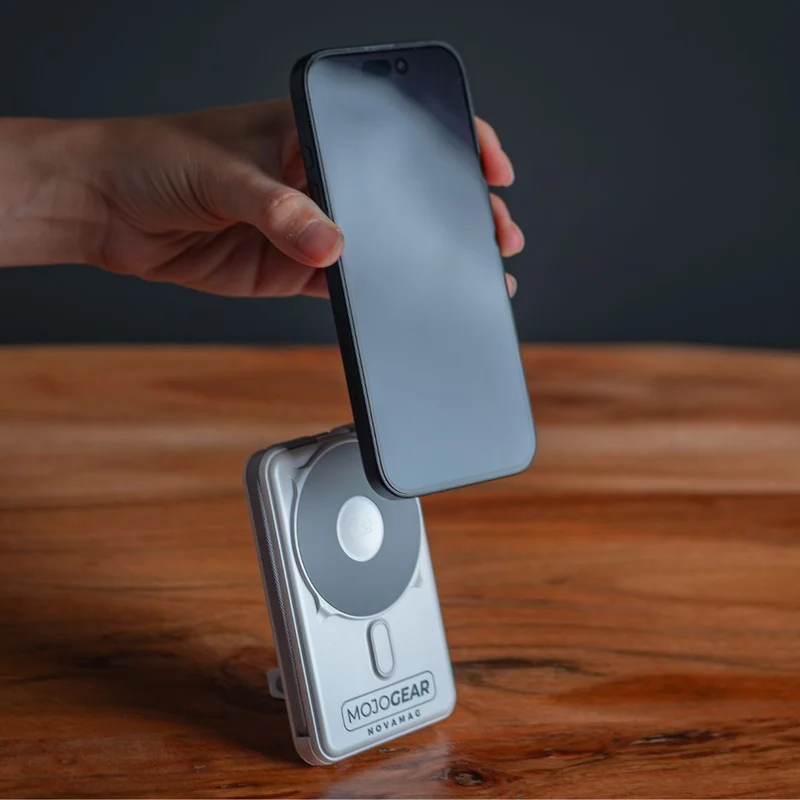 MOJOGEAR NovaMag All-in-1 Powerbank 10.000 mAh – Kabelloses Qi2 & integrierte Kabel – Weiß