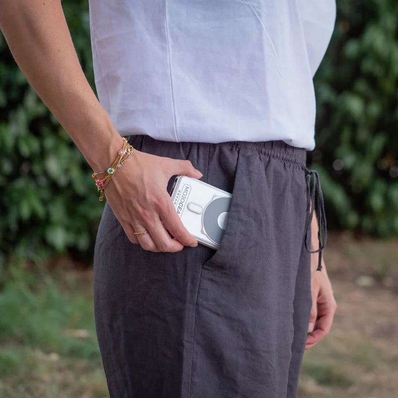 MOJOGEAR NovaMag All-in-1 Powerbank 10.000 mAh – Kabelloses Qi2 & integrierte Kabel – Weiß