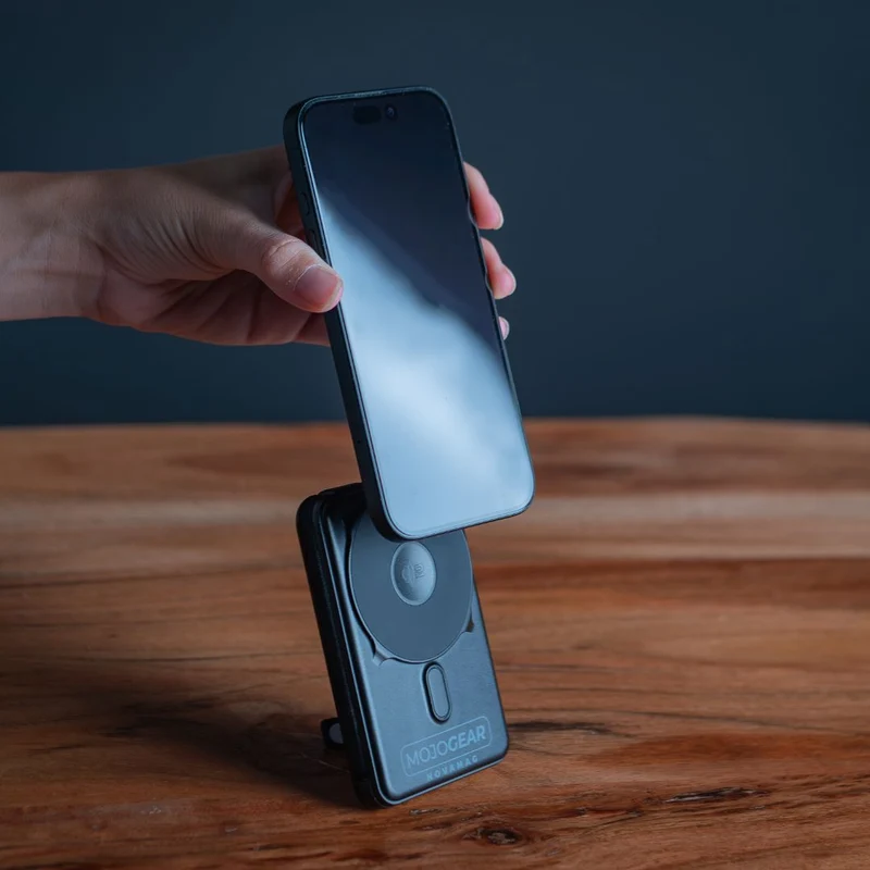 MOJOGEAR NovaMag All-in-1 Powerbank 10.000 mAh – Kabellos Qi2 & Integrierte Kabel – Schwarz