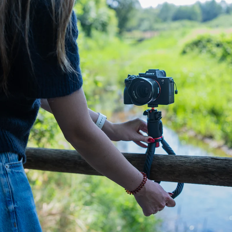 MOJOGEAR MG-TS1 Flexibles Selfie-Stick-Stativ mit Bluetooth-Fernbedienung