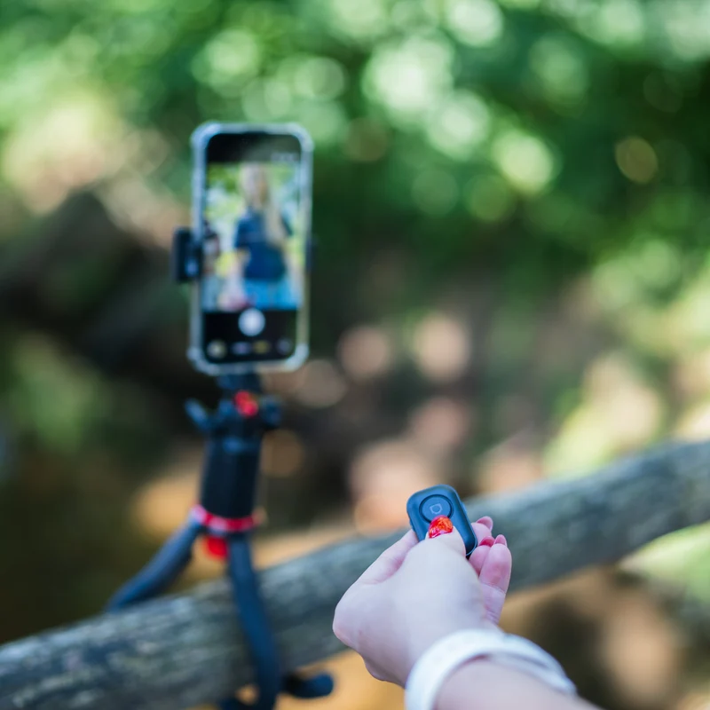 MOJOGEAR MG-TS1 Flexibles Selfie-Stick-Stativ mit Bluetooth-Fernbedienung