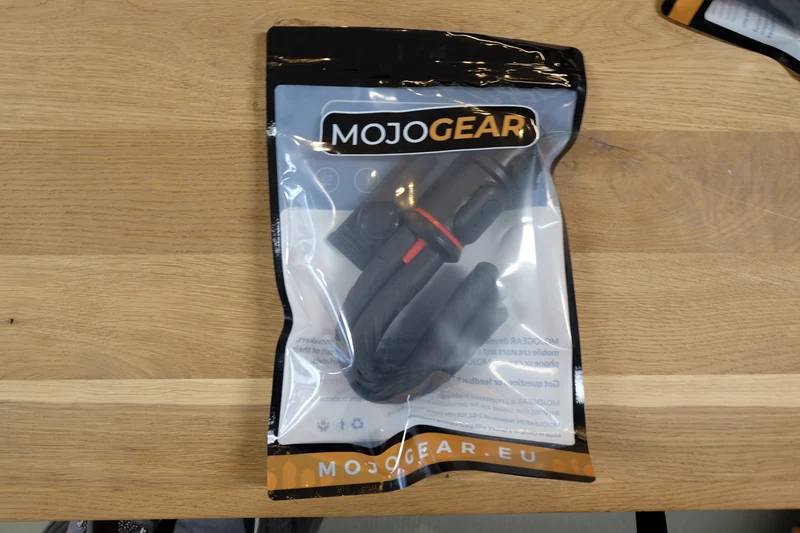MOJOGEAR MG-TS1 Flexibles Selfie-Stick-Stativ mit Bluetooth-Fernbedienung
