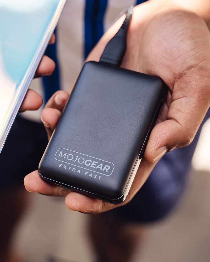 MOJOGEAR MINI EXTRA FAST 10.000 mAh Powerbank mit USB-C auf USB Kabel Extra Stark 1,5m