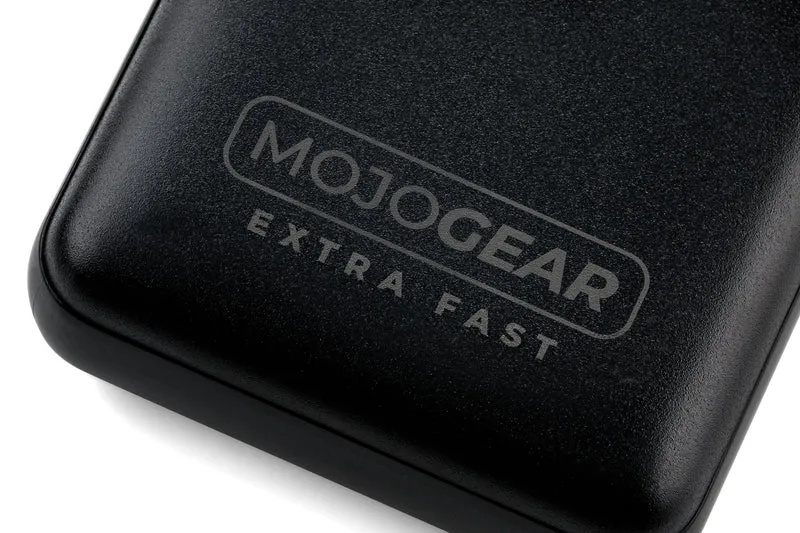 MOJOGEAR MINI EXTRA FAST 10.000 mAh Powerbank mit USB-C auf USB Kabel Extra Stark 1,5m
