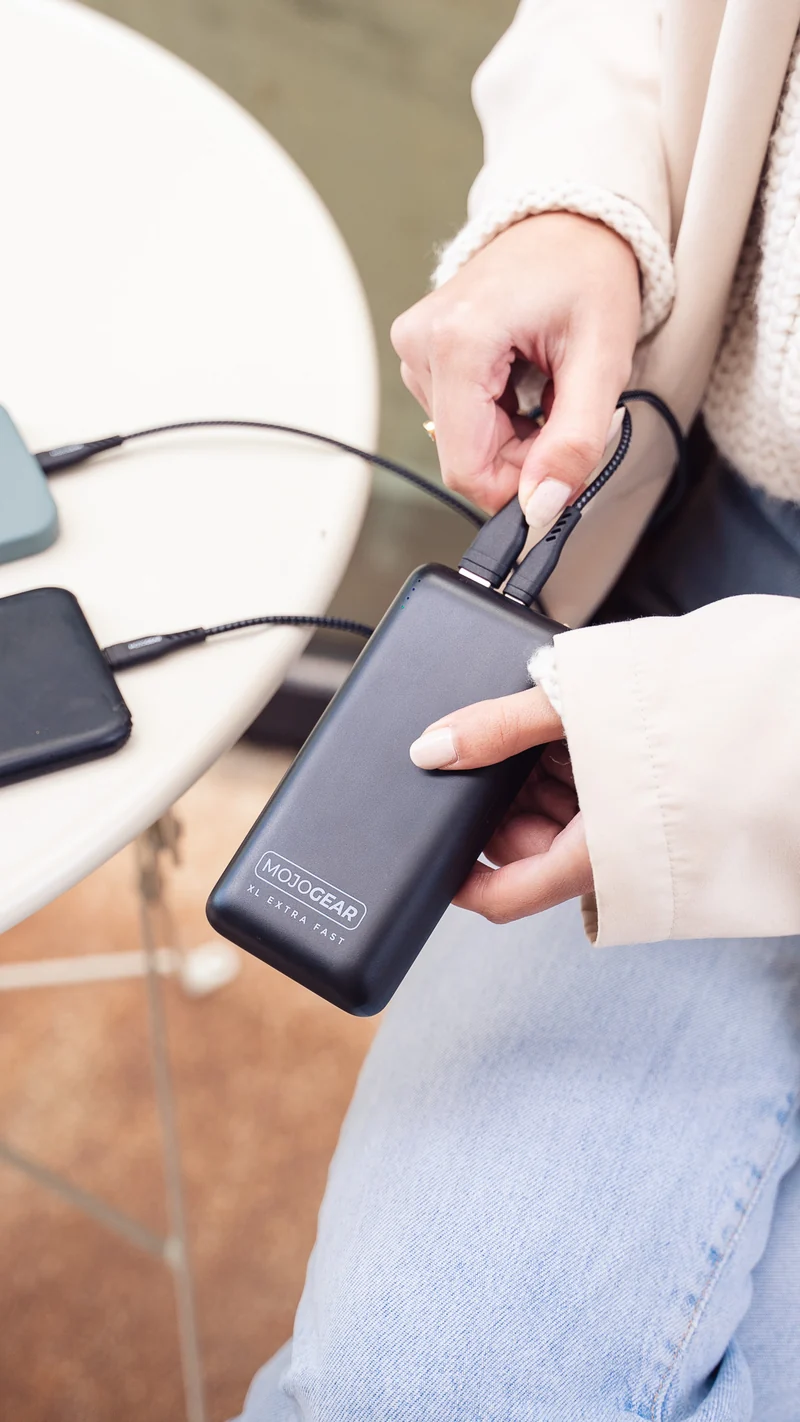 MOJOGEAR MINI XL 20.000 mAh EXTRA SCHNELLE Powerbank mit Apple Lightning auf USB Kabel Extra Stark