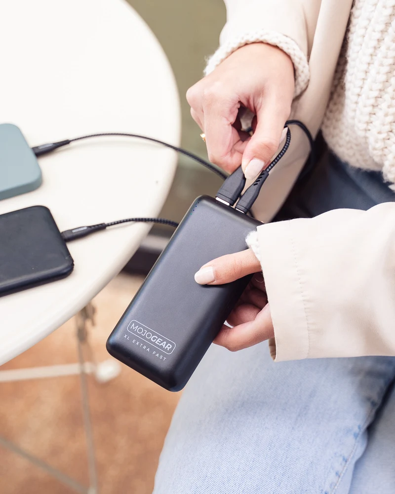 MOJOGEAR MINI XL 20.000 mAh EXTRA SCHNELLE Powerbank mit Apple Lightning auf USB Kabel Extra Stark
