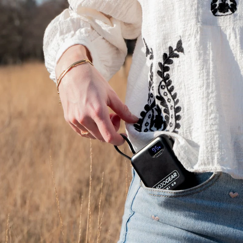 MOJOGEAR MINI GO 10.000 mAh Powerbank mit integrierten Kabeln – Schwarz