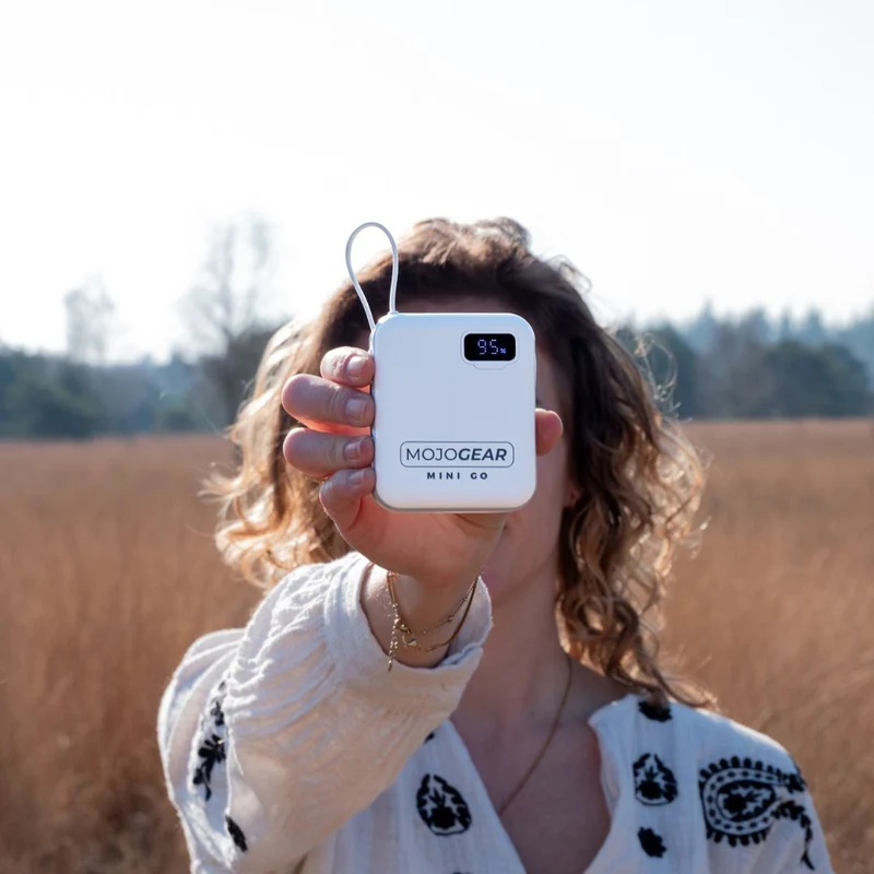 MOJOGEAR MINI GO 10.000mAh Powerbank mit Kabeln – Weiß