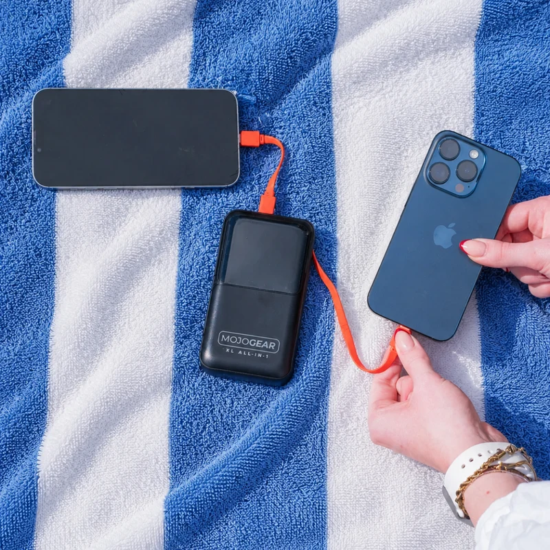 MOJOGEAR XL All-in-1 Powerbank 20.000 mAh mit integrierten Lightning- und USB-C-Kabeln