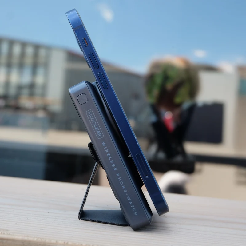 MOJOGEAR 3-in-1 Kabelloses Telefon+Uhr - MagSafe Powerbank 10.000 mAh