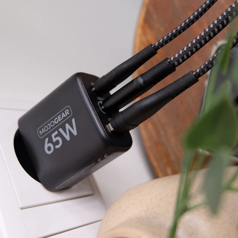 MOJOGEAR CHARGE+ 65W 3-Port USB/USB-C Ladegerät